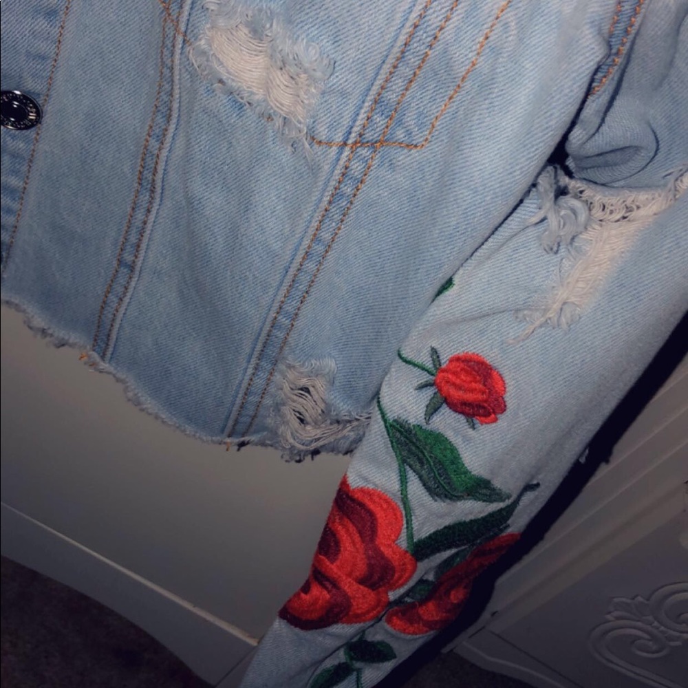 Forever 21 cropped Jean jacket - Picture 3 of 4
